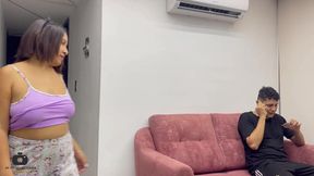 Mi hermanastra me da su boca a cambio de que le deje correrme en su culo