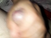 Дрочит член,кончают на сиськи