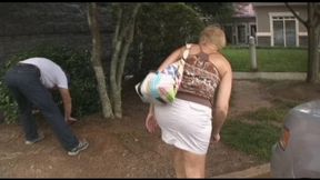 Return Of Lawn Man! Mature Tracy Gets Facial After Sex! (1 of 4 wmv)