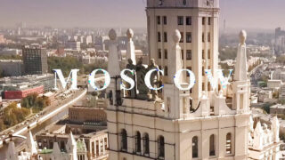 Російський красень Марс Гімбургер мастурбує кілька членів, а потім отримує трах у дупу без сідла