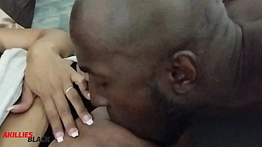 Acordando a morena safada pra levar rola na buceta apertadinha