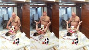 novinha adora sacanagem com esse velho