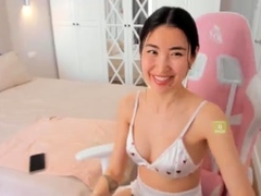 Naughty Japanese babe Ayaka Tomoda masturbates