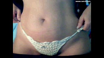 Ang&eacute_lica Gatinha se Exibindo na Webcam