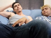 Mi amiguito gay me la chupa y me masturba muy rico