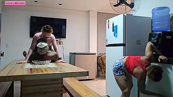 ENTEADA QUER TER RELA&Ccedil_AO NA COZINHA MAS O SEXO TERMINA NO QUARTO