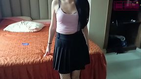 Flor breaks her ass in her first appearance