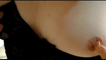Me exibindo pro vizinho com a fantasia que o corno me deu