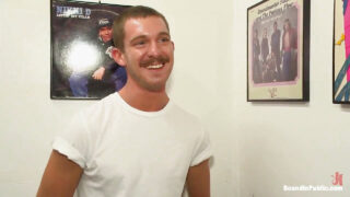 Bị trói và khống chế: Nikko Alexander bị Van Darkholme và Leo Forte hành hạ tình dục qua đường hậu môn một cách tàn bạo.