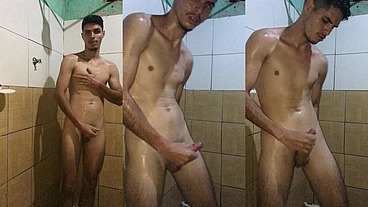 tomei banho e gozei