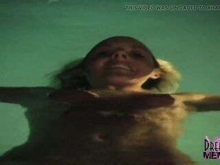 Hot golden-haired masturbates in a elevator