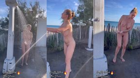 prenant une douche nue devant la plage