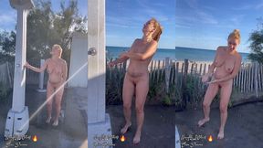 prenant une douche nue devant la plage