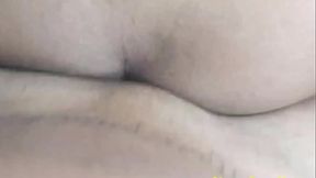 Pausa no filme para um sexo na sala com o pauz&atilde_o de 22cm