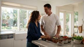 hermosa mujer millonaria contrata un chef privado pero no se esperaba que fuera tan atractivo y la muy zorra decide follarselo- porno en espanol- ai porn