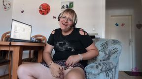 geil im homeoffice – ich ficke mich direkt am schreibtisch