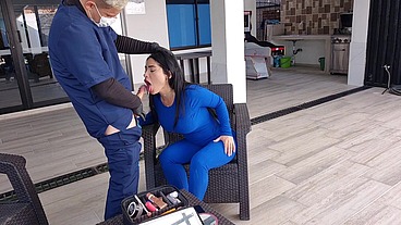 Makeup artist fucks client and ends up in her mouth - Aaroon Mush