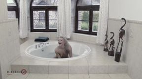 HITZEFREI Petite German blonde MILF Aby Action fucked in the bath