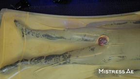 vacbed squirting: mistressae having fun with tranluscent vacbed and funnel