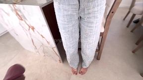 I fuck the married neighbor, his big cock explodes me on the table