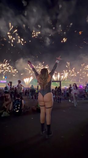 Festival babe gets wild with her boyfriend