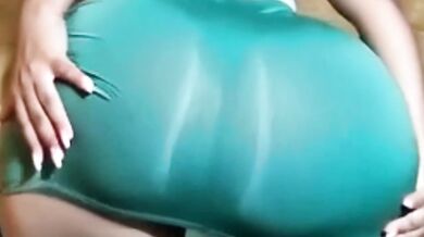 Woman with huge ass shaking 2