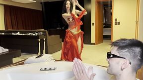 I fuck an in Dubai, the whore dances with me and wants me to take her squirt