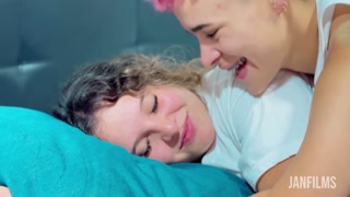 UFF DELICIOUS HANDS, a warm memory from the closet