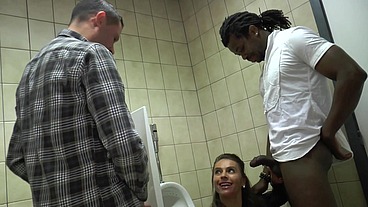Sexy-Susi fucked in both holes by 2 guys in a public Toilet.