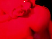 RICO SEXO APASIONADO BAJO LA LUZ ROJA! FANTASIA DE FOLLAR ATADO