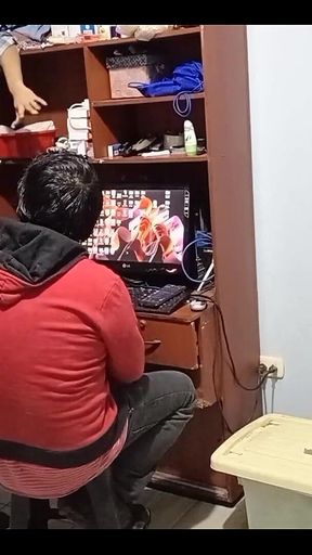 El Tecnico a Reparar Mi Laptop Y Cuando Descubrio Los Videos Que Tenia, Se Puso Tan Cachondo