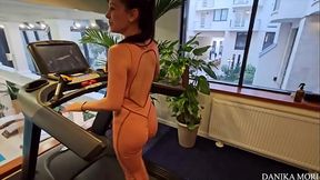 Mhh, dovrei fare qualche pensierino su questo ragazzo? Sembra molto carino Hmm, should I do some thinking about this ...