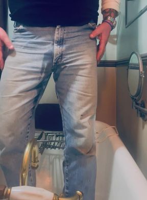 Pissing my jeans in tub
