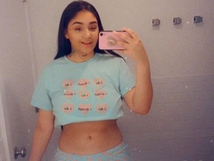 Young amateur teen in solo masturbation getting kinky