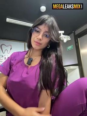 iris_cuteface - Live Webcam Show 2026-09-11