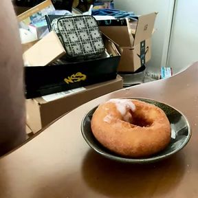 Glazing a hot doughnut