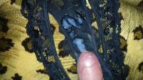 Cumming on gf&#039;s dirty panties