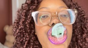 Purple Lipgloss Chewing Gum/Blowing Bubbles