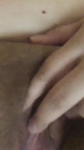 WildEnglishBBW enjoying rubbing my clit
