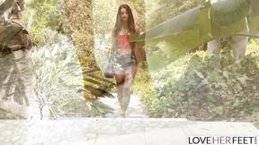 ”Eliza wants Cum on Her Feet”