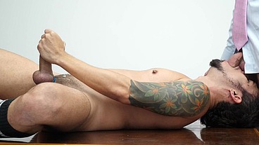 LA PUTITA DEL JEFE...HOW EXCITING IT IS TO FUCK IN THE OFFICE!!! BY LEO BULGARI, SEBAS SILVER & JUSTIN JETT