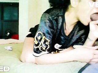 Female In FOOTBALL JERSEY T SHIRT Gagging Oral-sex Deepthroat Slurping and Spitting On The MASSIVE SCHLONG Neighbour