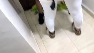شرموطة مصرية تتناك من طيزها الكبيرة قدام  زوجها ديوث مصري يصور زوجته تتنتاك مع فحل خليجي سكس مصري