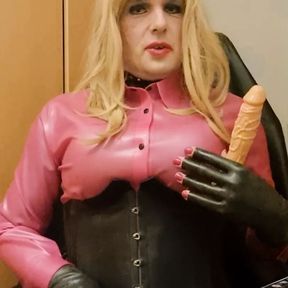 New video of me latex slut AlexaLatexwhore from the beginning of 2022