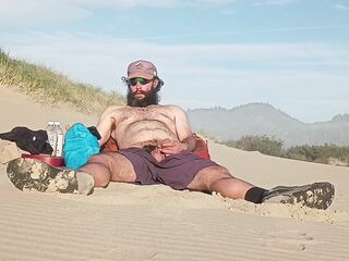 See me make content for my fresh Fansly page on the beach