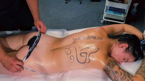 The Kinky Masseur Pushes the Limits of the Massage, Gives Her a Toy and Puts His Penis in Her Mouth