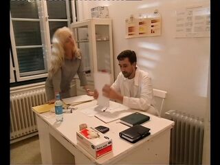 Kelly Trump Takes a Real Biggest Dick in Her Holes