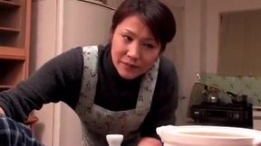 Mujer puta japonesa follada delante de su marido (Completo: bit.ly/2Pf0ULE)