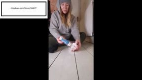 Luckynumbersevens tries powder for her sweaty feet