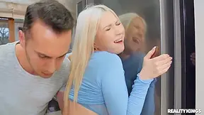 Gets Nicely Fucked In Standing Position - Roxy Risingstar